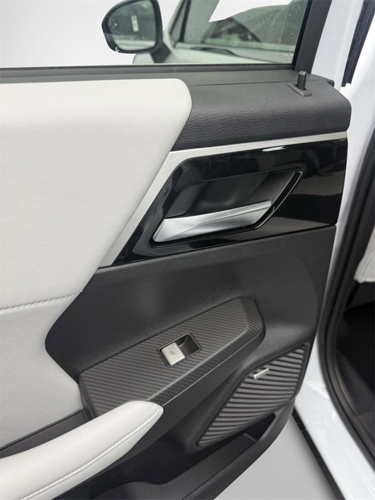 New 2025 Mitsubishi Outlander SE image 33