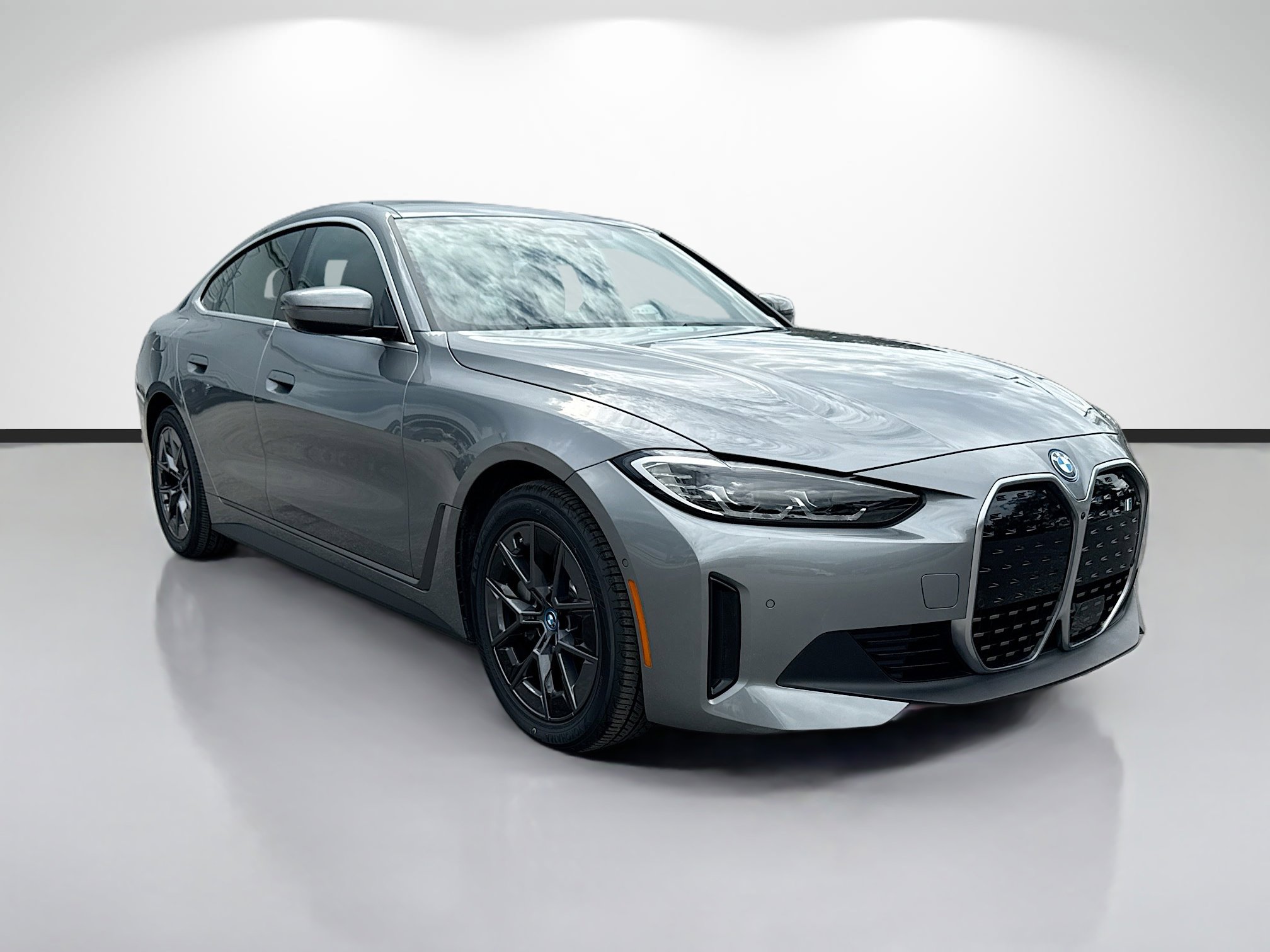 Used 2024 BMW i4 eDrive35 w/ Premium Package RWD image 1