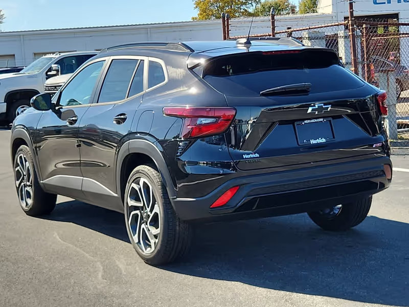 New 2026 Chevrolet Trax RS w/ Sunroof Package image 2