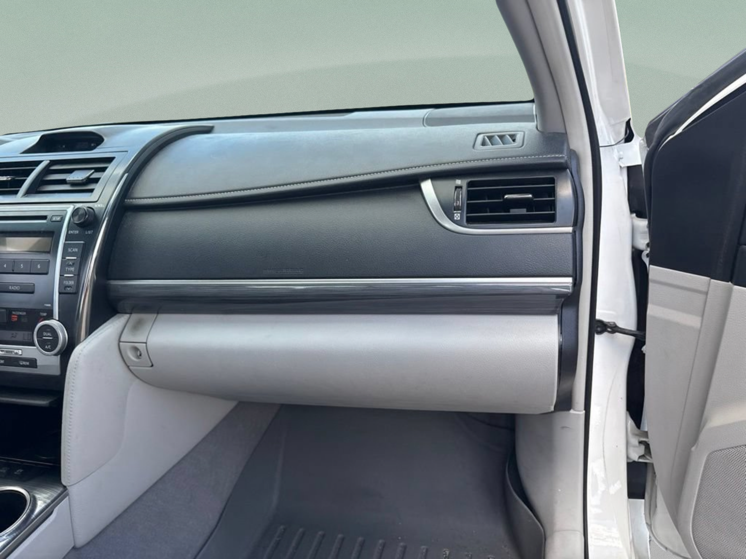 Used 2012 Toyota Camry LE FWD image 26