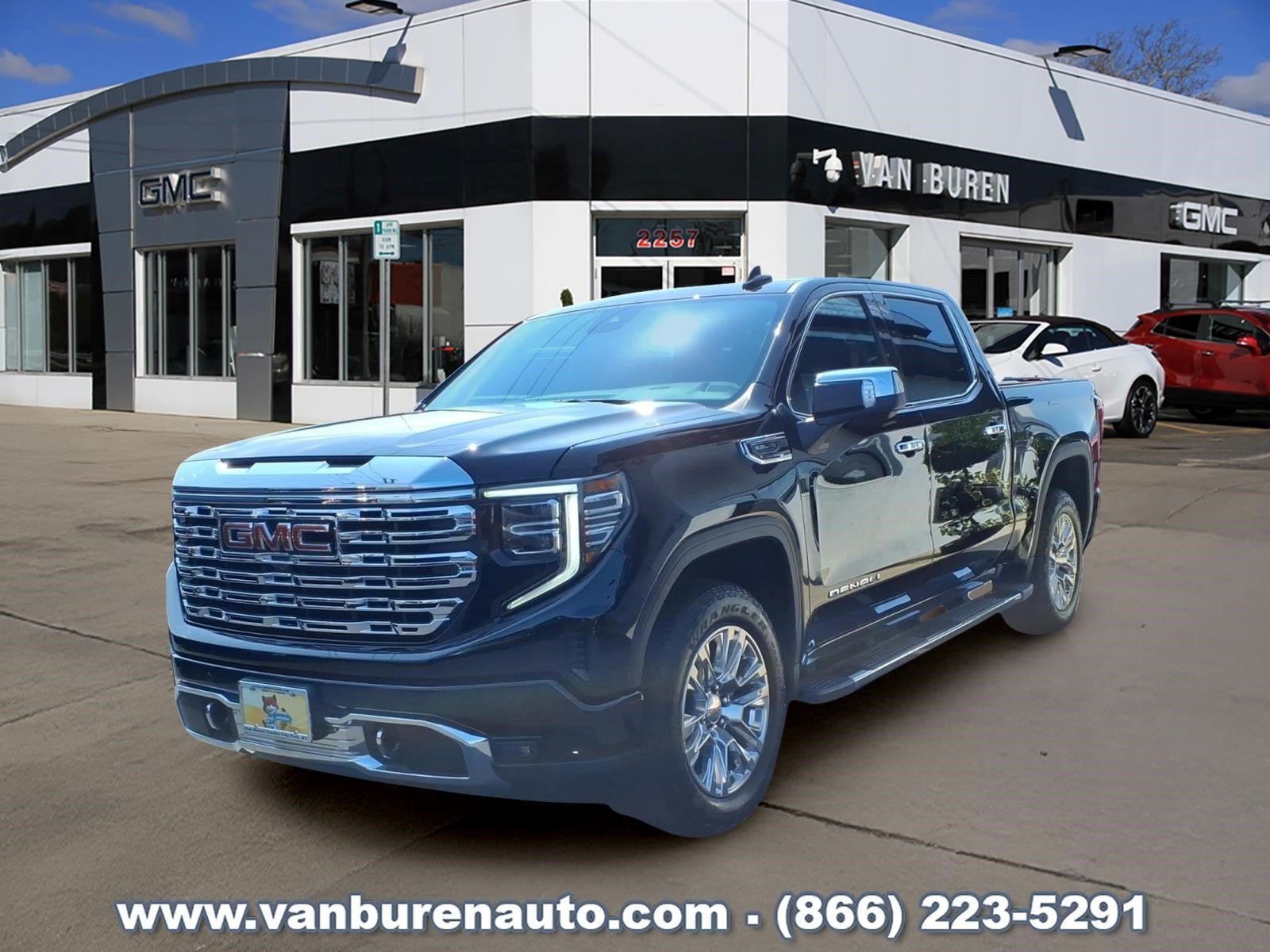 Used 2024 GMC Sierra 1500 Denali AWD/4WD image 1
