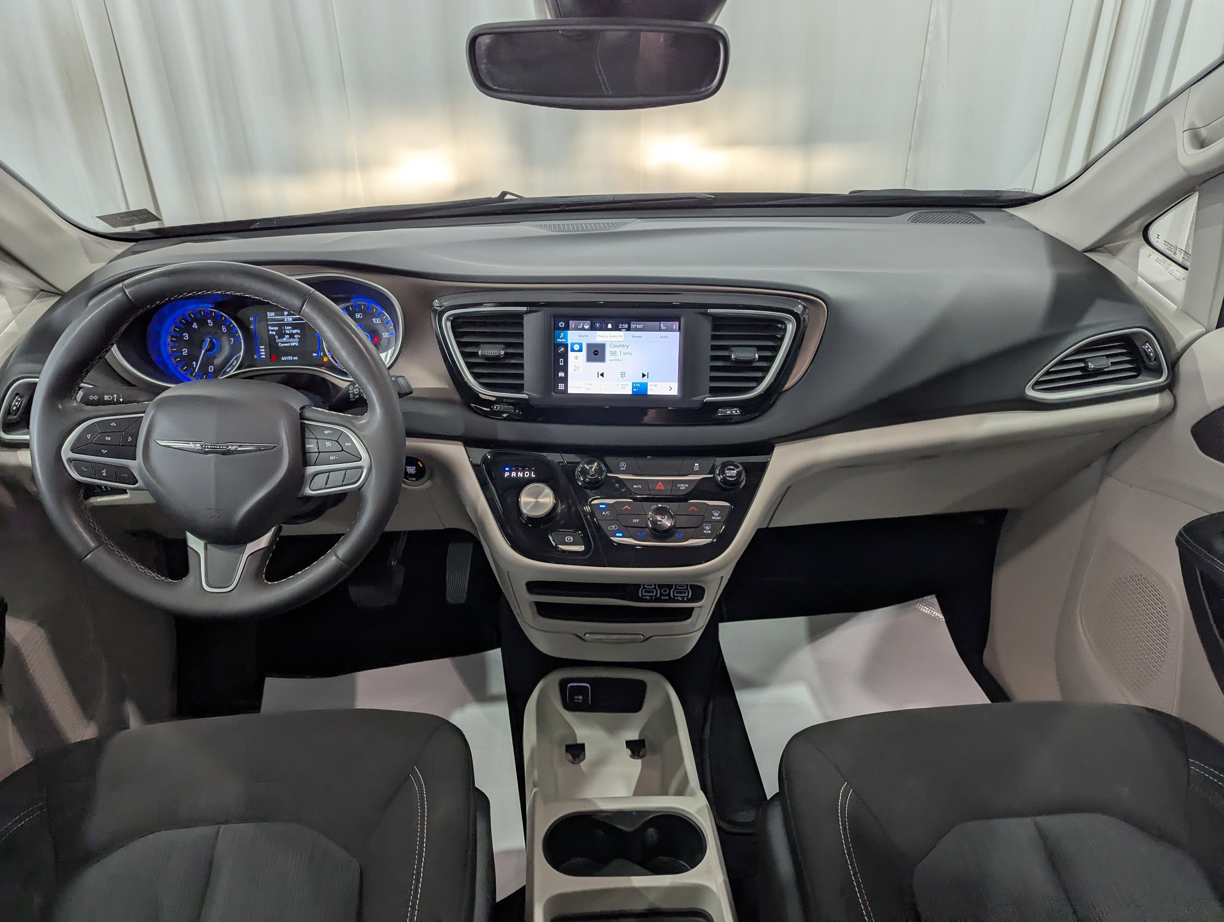Used 2023 Chrysler Voyager LX FWD image 13
