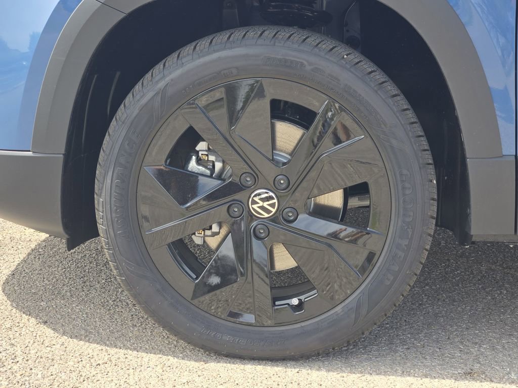 New 2026 Volkswagen Taos SE FWD image 10