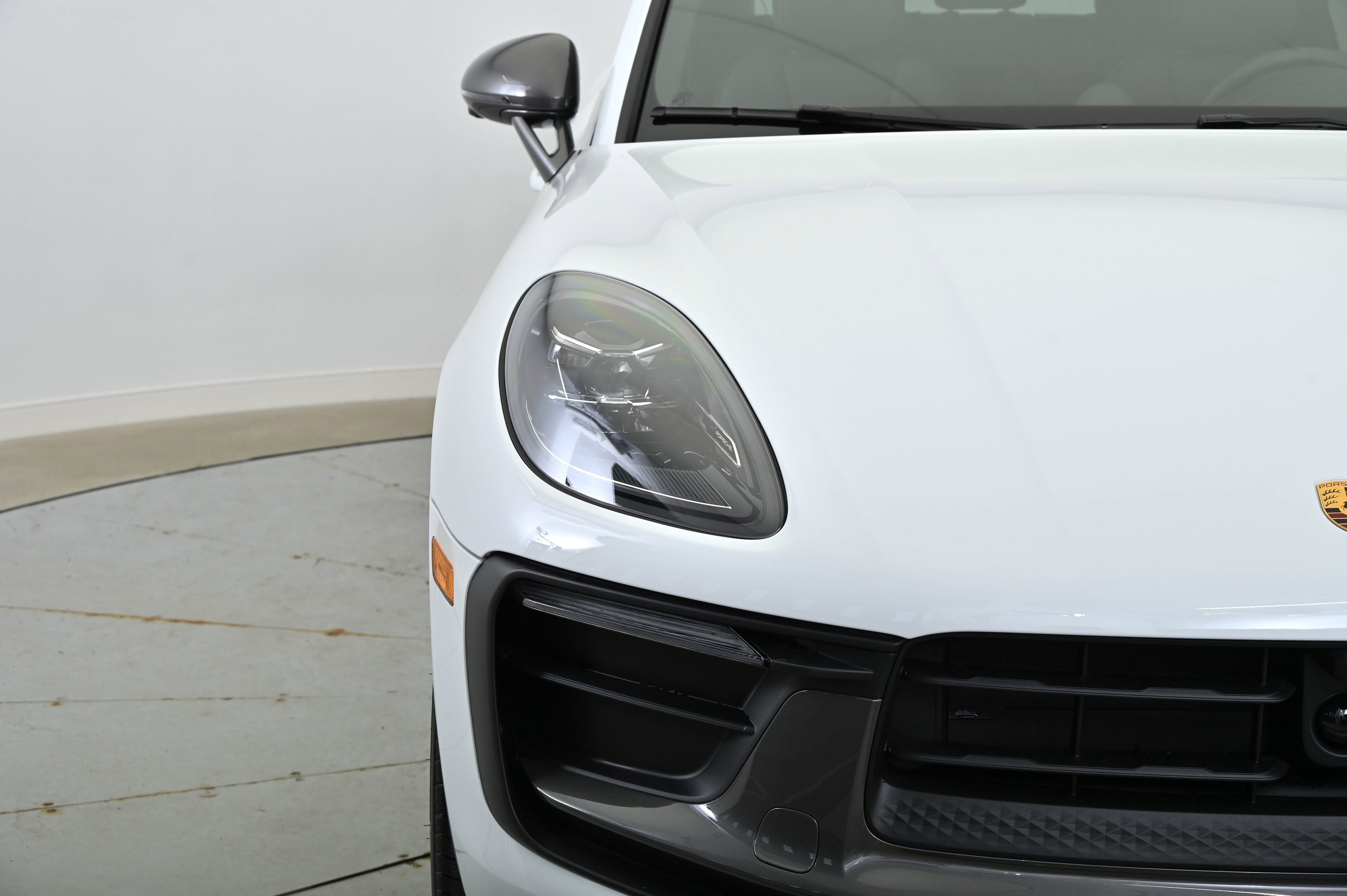 Certified 2025 Porsche Macan image 11