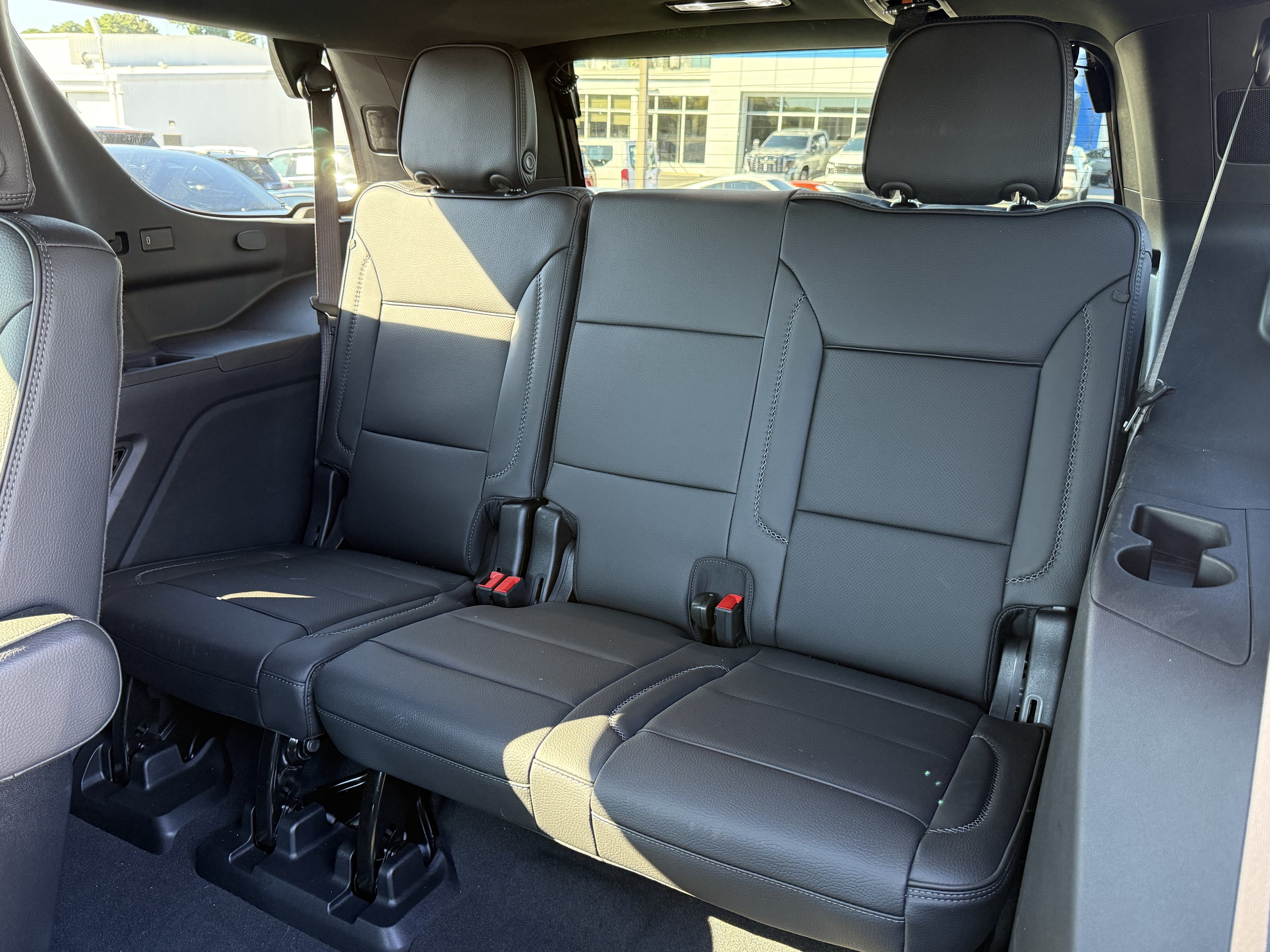 Used 2026 GMC Yukon Denali w/ Sun & Power Step Package AWD/4WD image 34