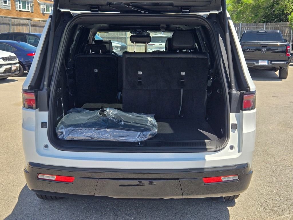 New 2025 Jeep Wagoneer Series II w/ Convenience Group I image 13