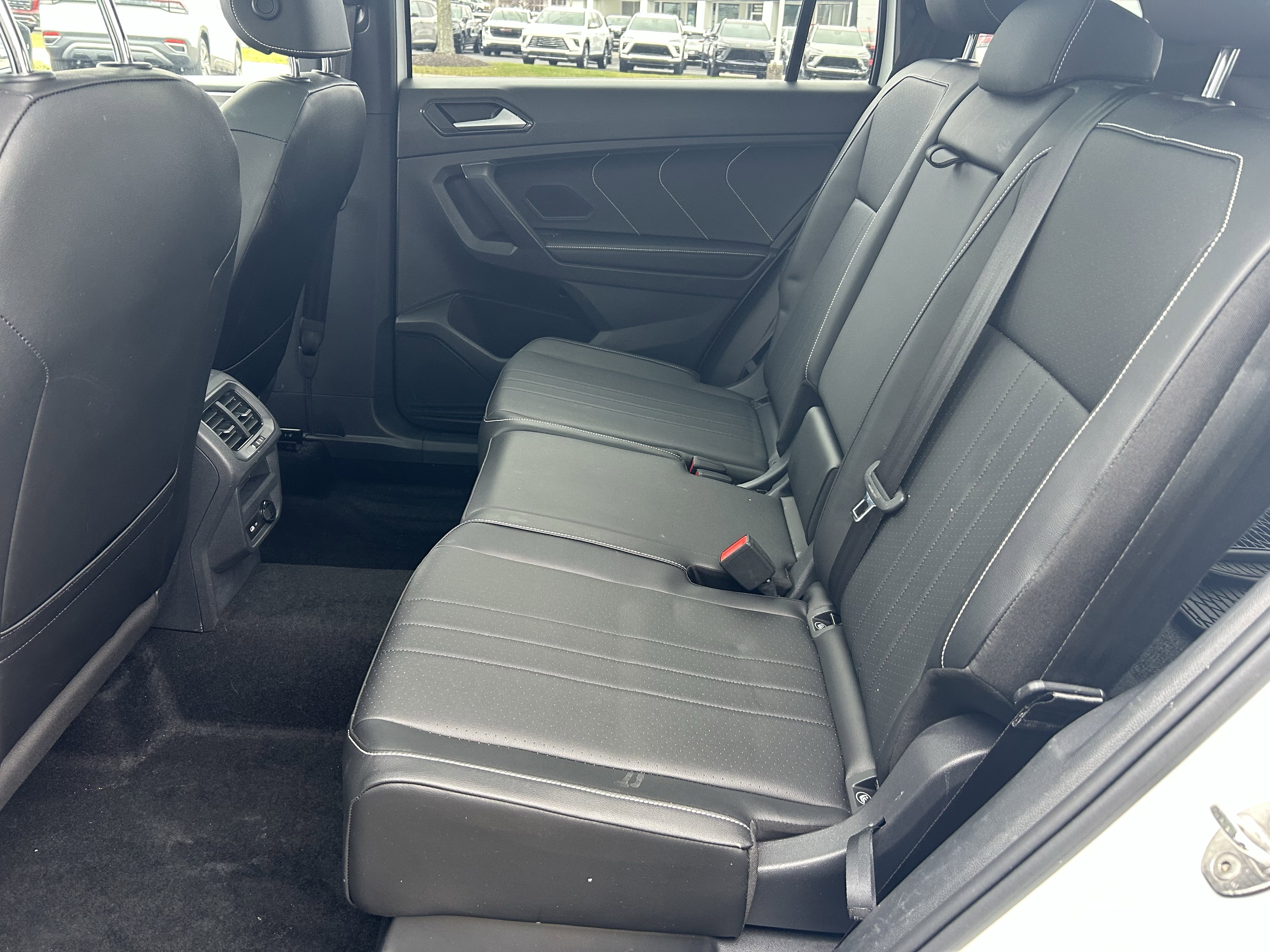 Certified 2022 Volkswagen Tiguan SE R-Line image 24