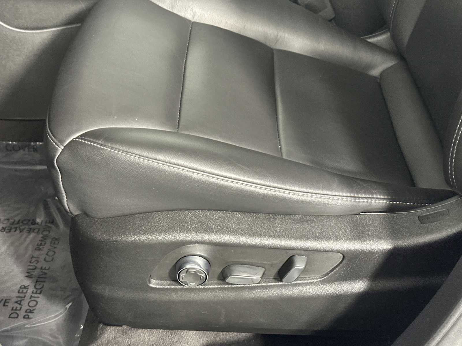 Used 2025 Cadillac XT4 Premium Luxury image 8