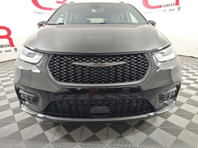 New 2026 Chrysler Pacifica Limited w/ S Appearance Package image 2