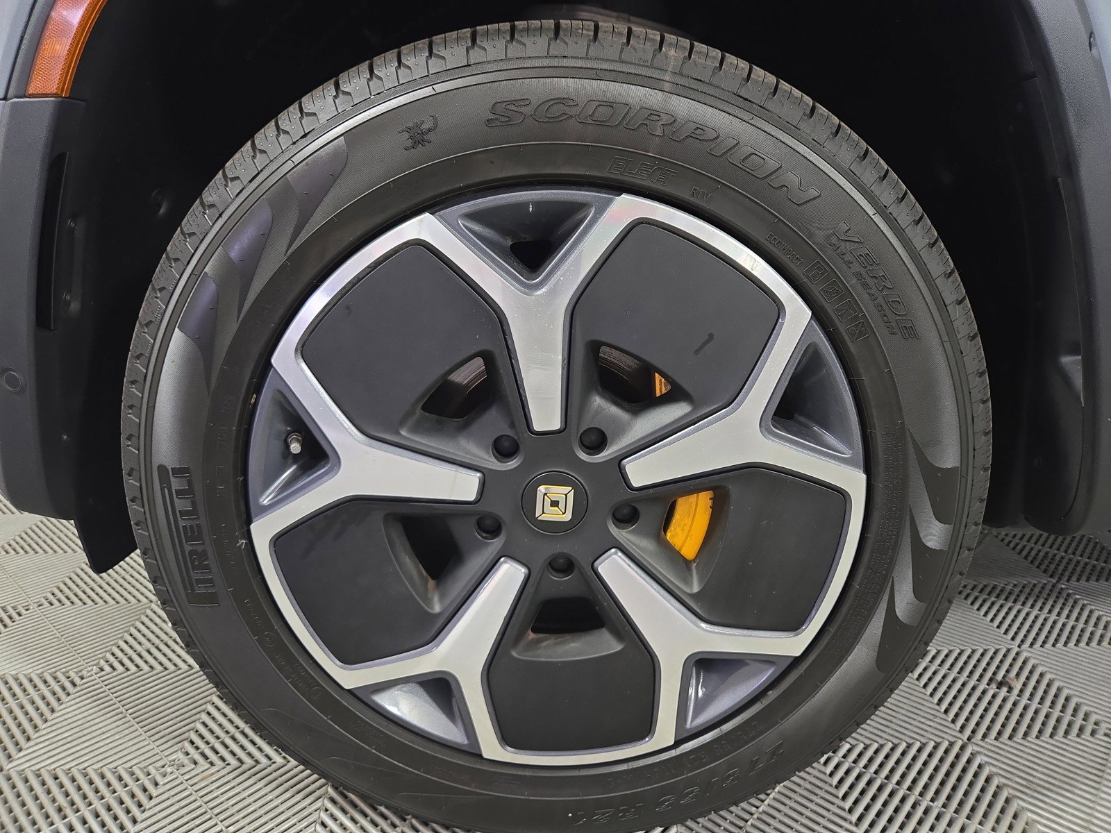 Used 2022 Rivian R1T Adventure image 9