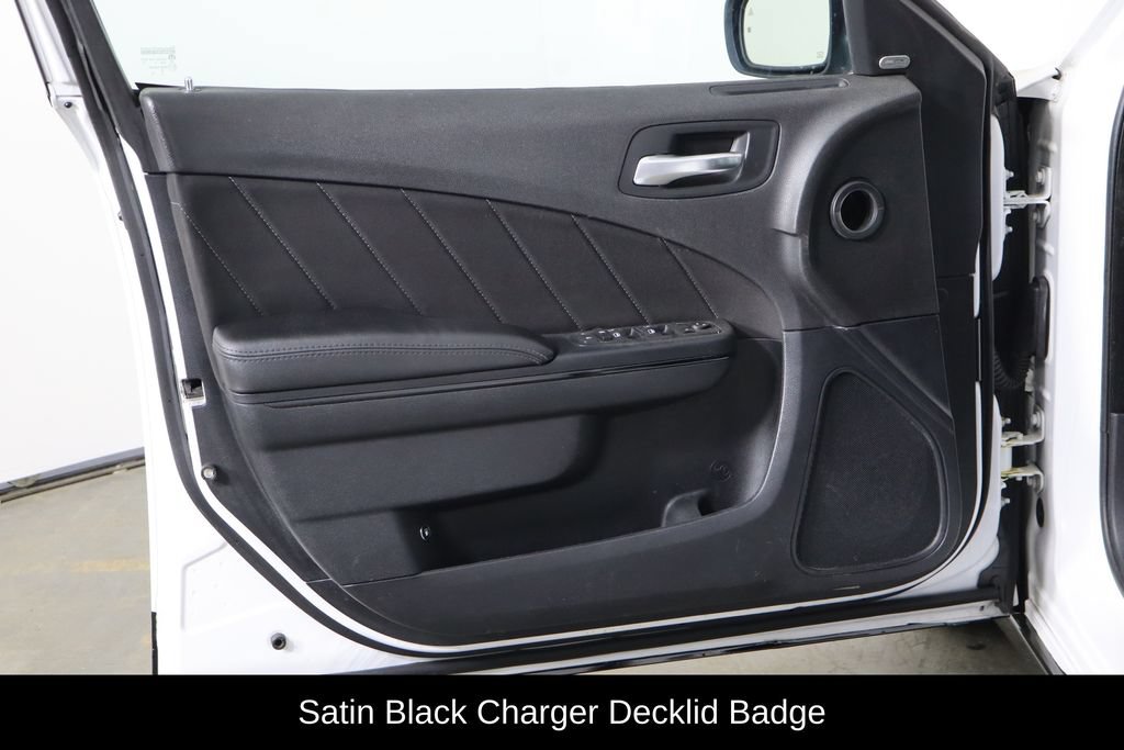 Used 2016 Dodge Charger SXT w/ Blacktop Package RWD image 13