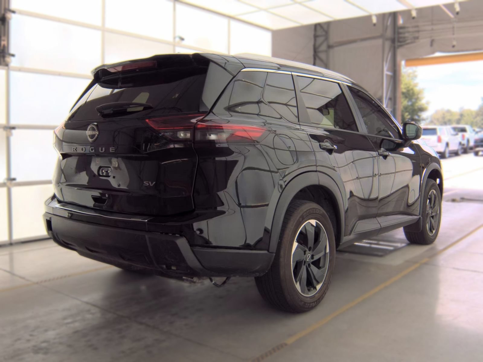 Used 2024 Nissan Rogue SV w/ SV Premium Package FWD image 4