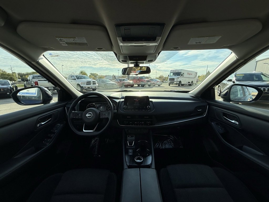 Used 2024 Nissan Rogue SV image 19