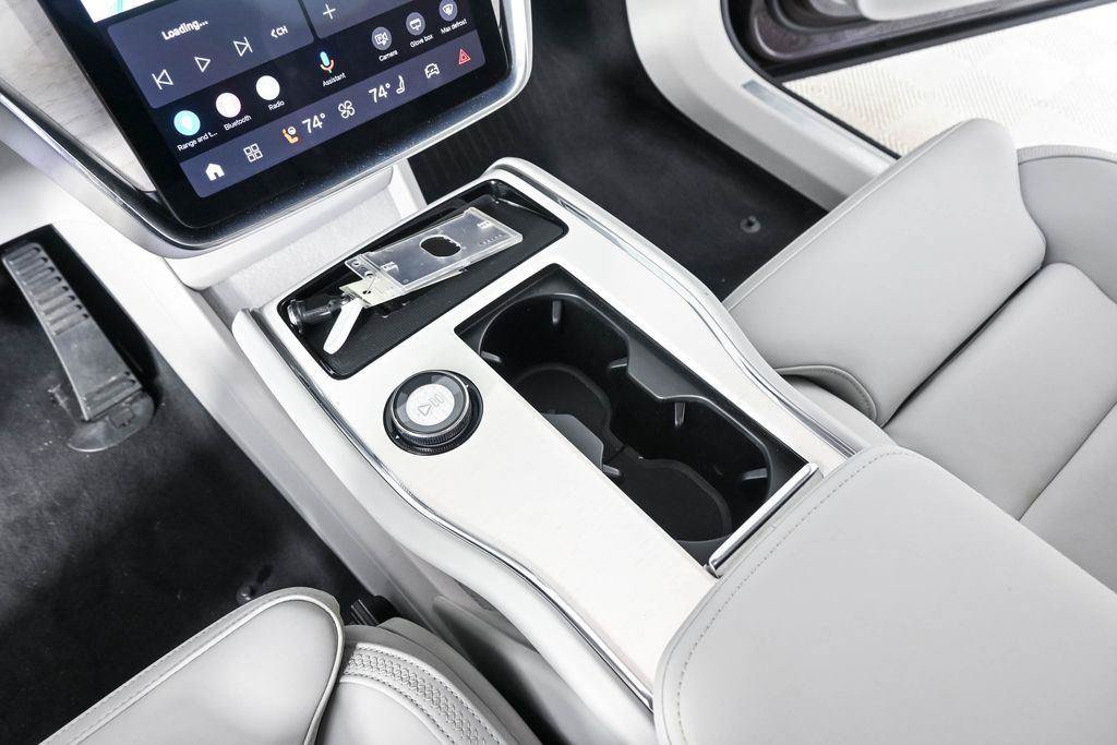 Certified 2025 Volvo EX90 Ultra AWD/4WD image 18