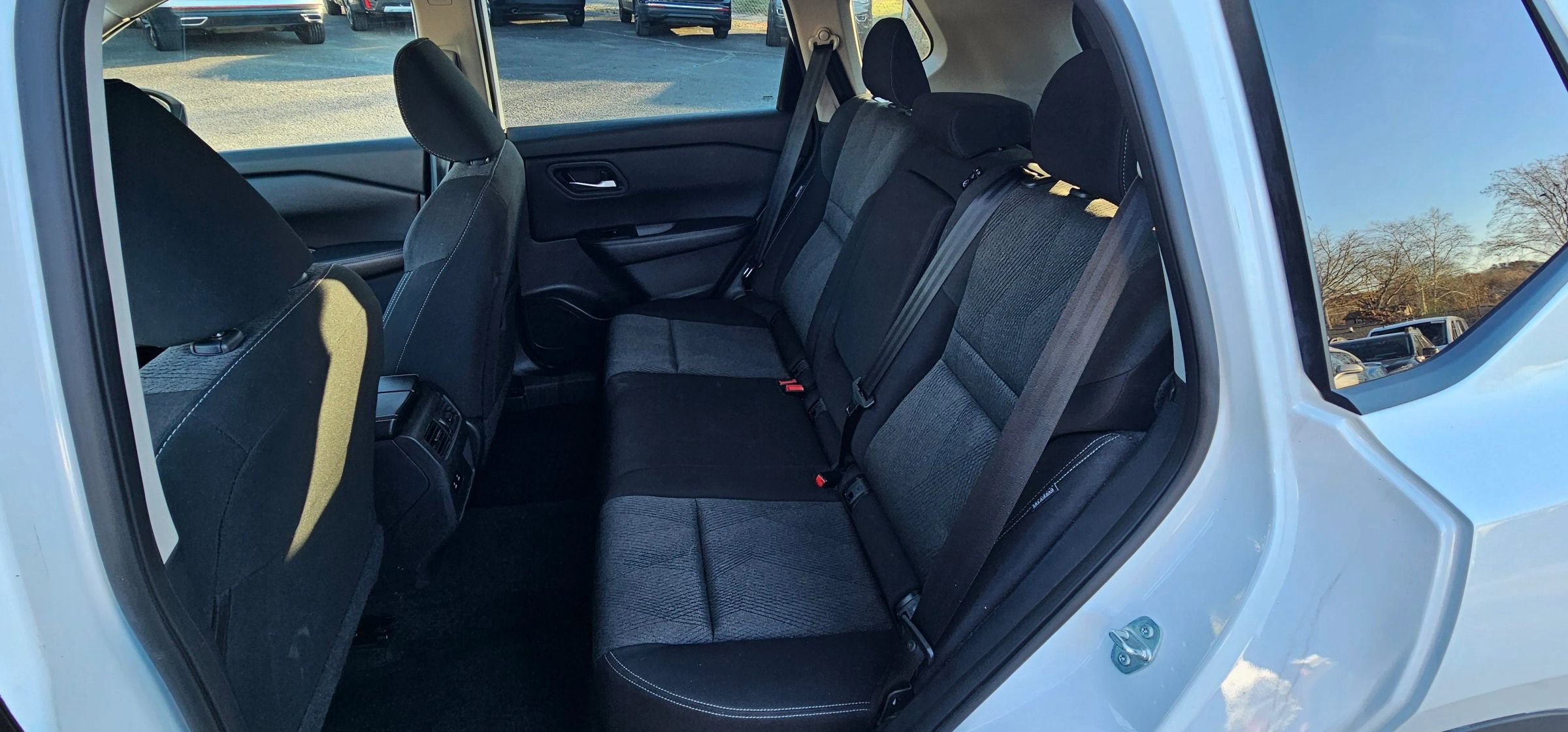 Used 2024 Nissan Rogue SV image 14