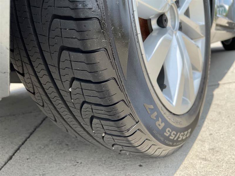 Used 2013 Volkswagen Beetle TDI FWD image 32