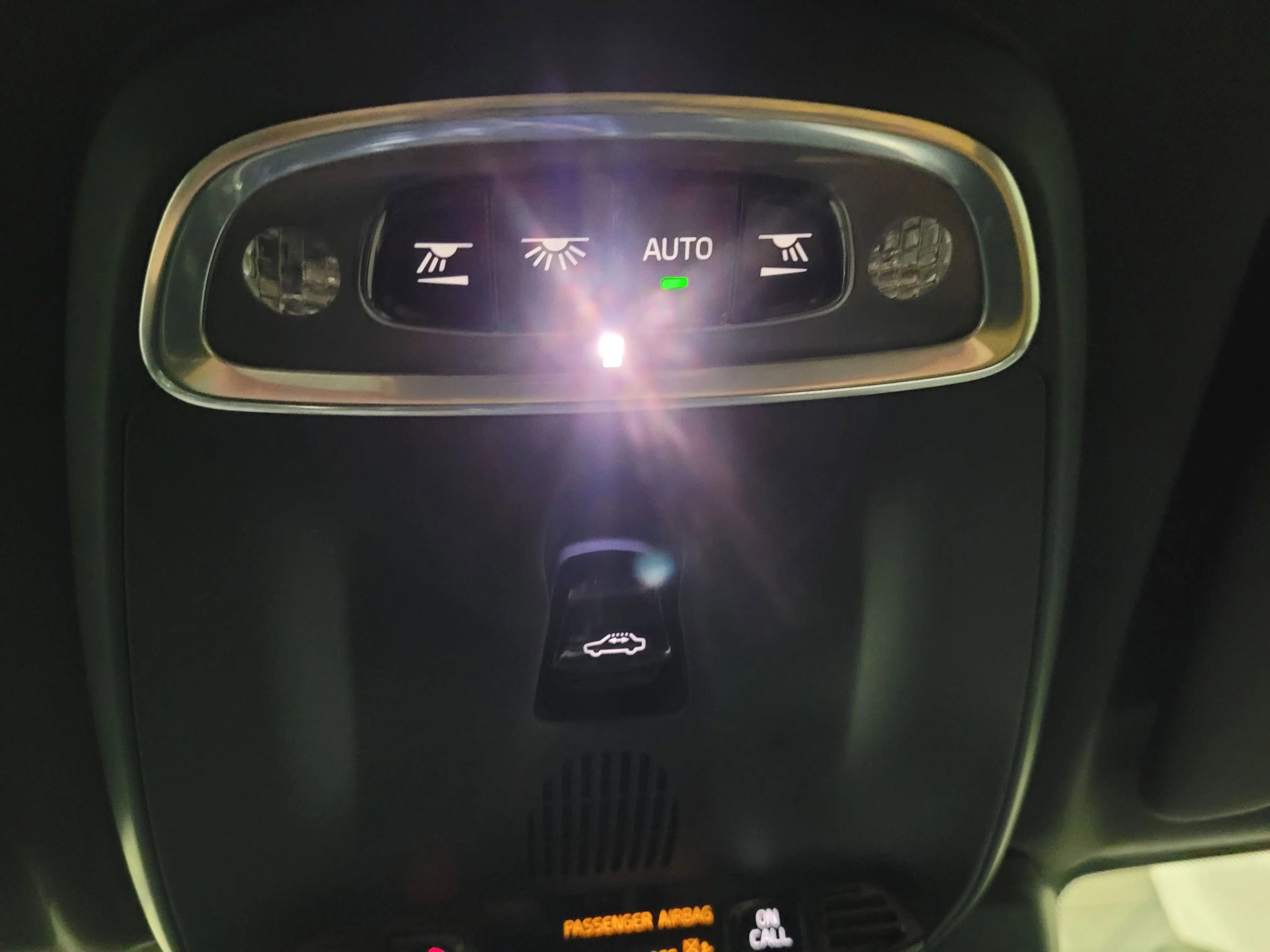 Used 2018 Volvo XC60 T5 Momentum w/ Vision Package image 30