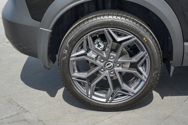 New 2026 Nissan Kicks SR image 9