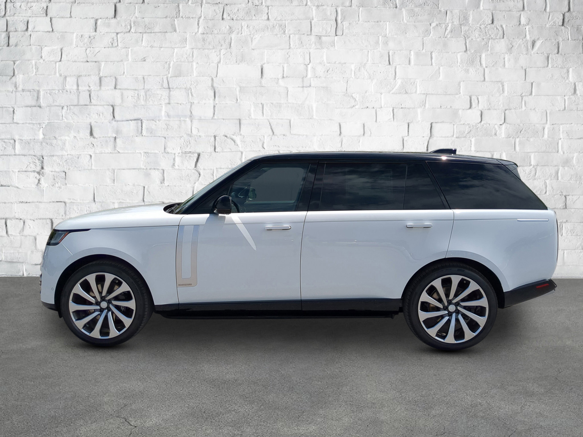 New 2025 Land Rover Range Rover Long Wheelbase Autobiography image 3