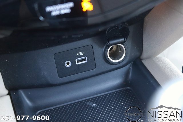 Used 2018 Nissan Rogue SV image 26