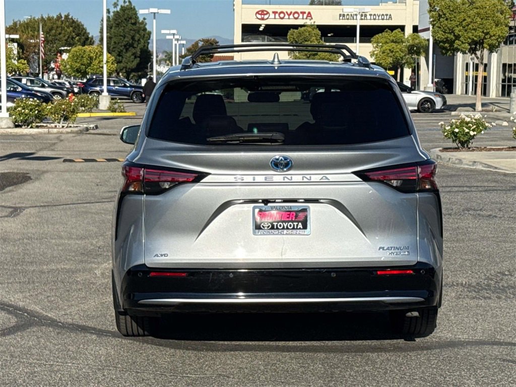 Certified 2023 Toyota Sienna Platinum image 4