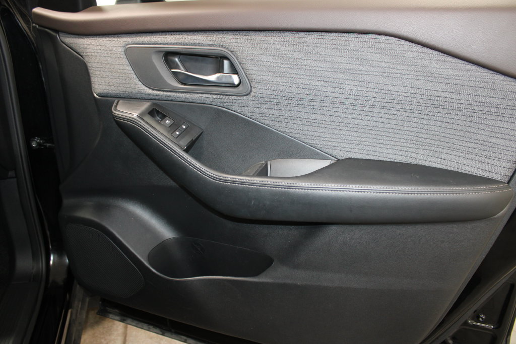 Used 2023 Nissan Rogue SV AWD/4WD image 24