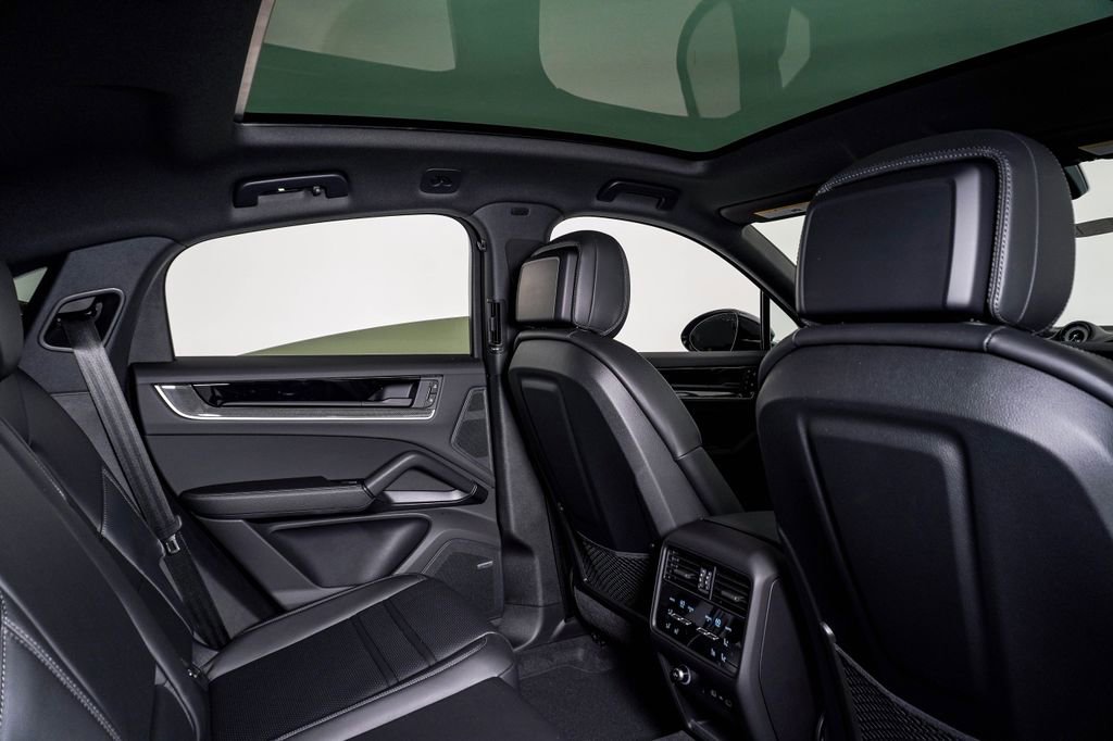 New 2026 Porsche Cayenne Coupe AWD/4WD image 16
