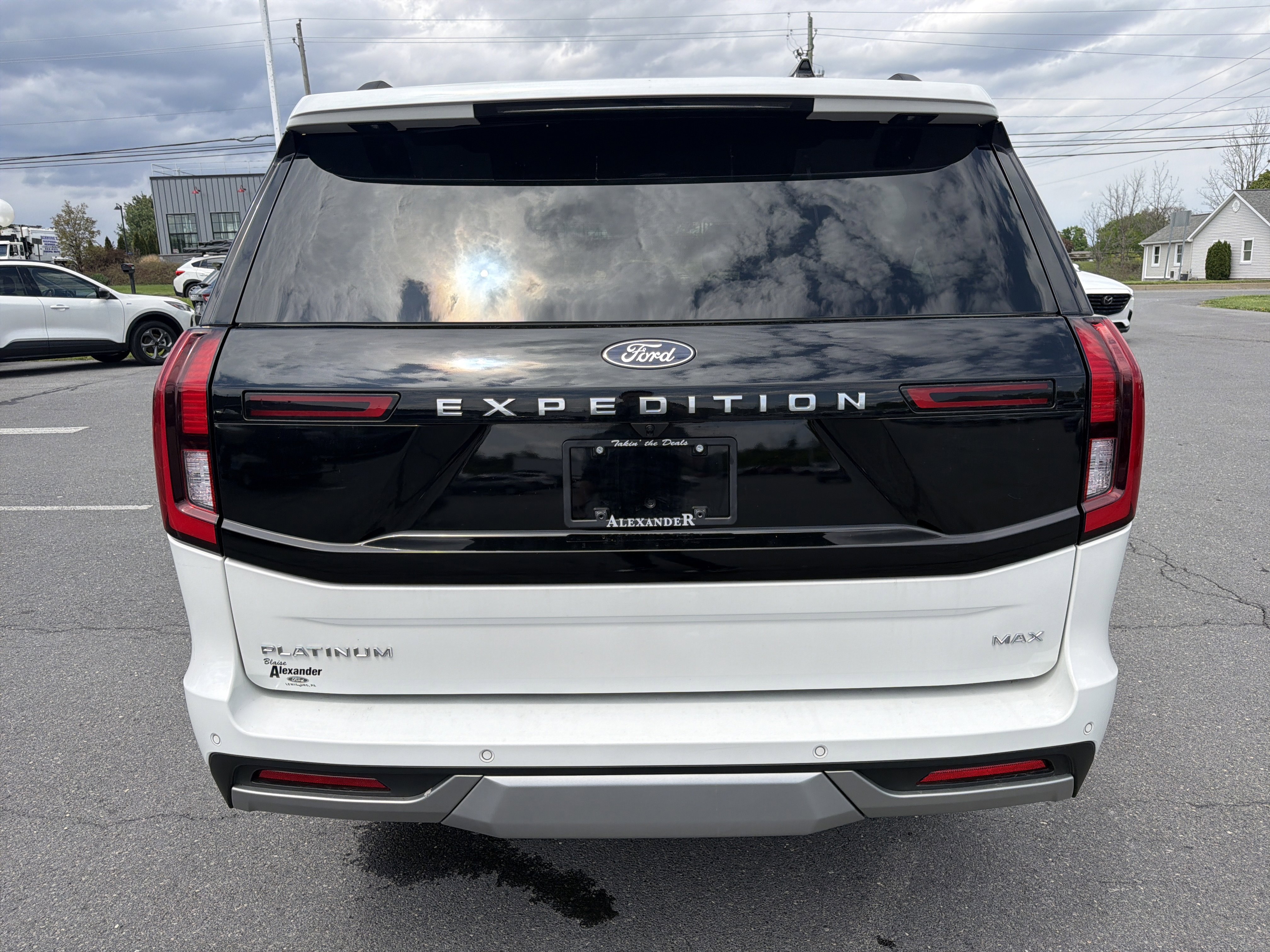 Used 2025 Ford Expedition Max Platinum w/ Platinum Ultimate Package AWD/4WD image 4