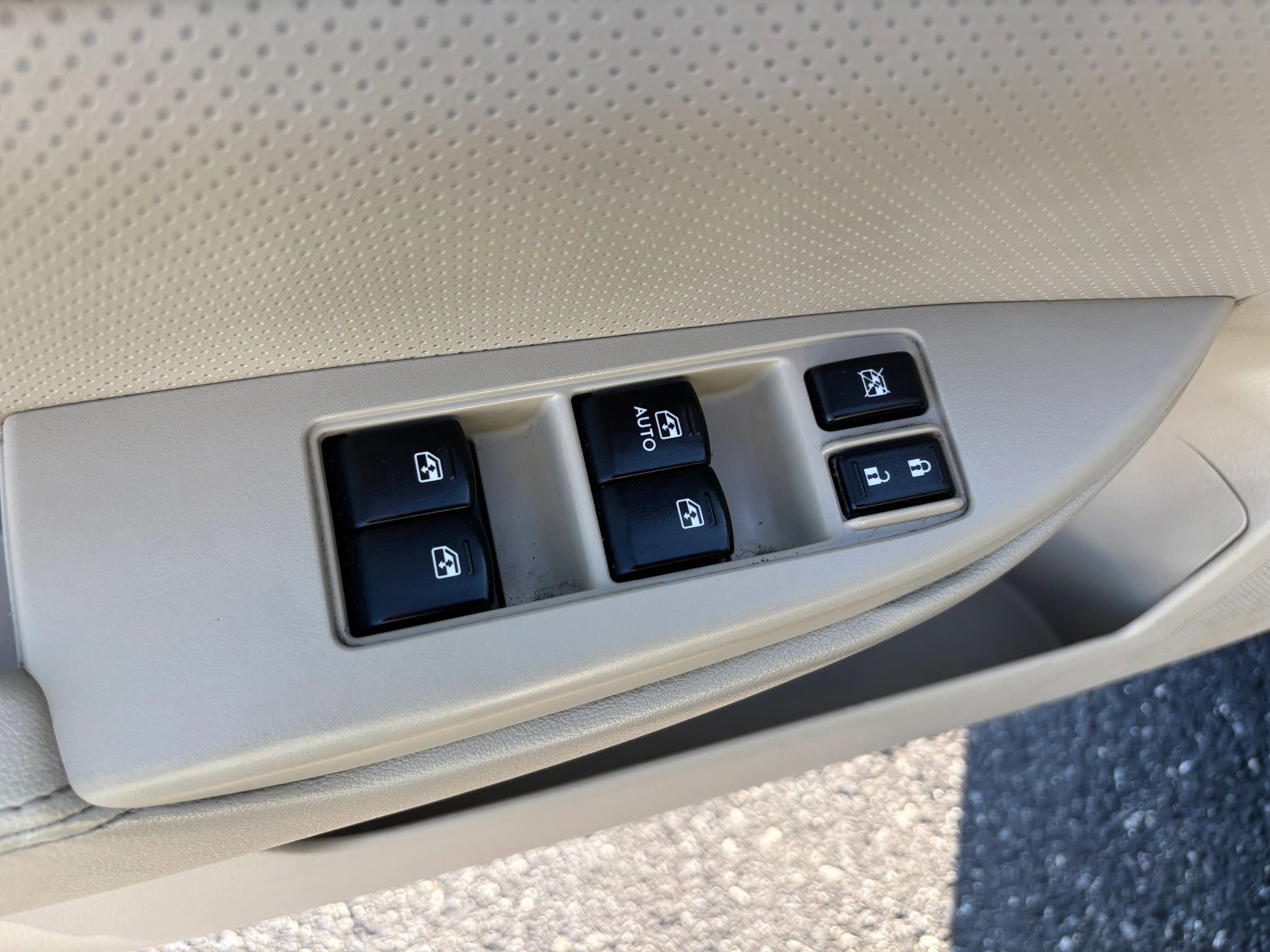 Used 2014 Subaru Outback 2.5i Limited w/ Moonroof Package AWD/4WD image 15