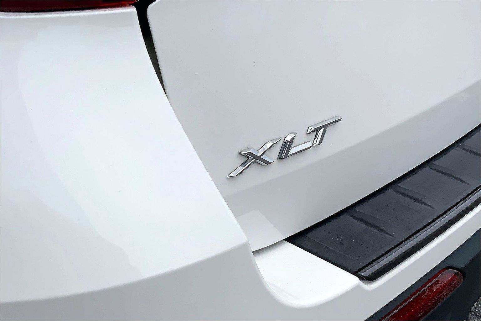 Used 2022 Ford Explorer XLT w/ Equipment Group 202A AWD/4WD image 8