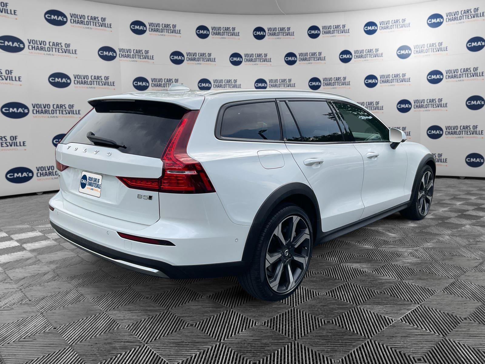 Certified 2024 Volvo V60 B5 Cross Country Plus AWD/4WD image 5