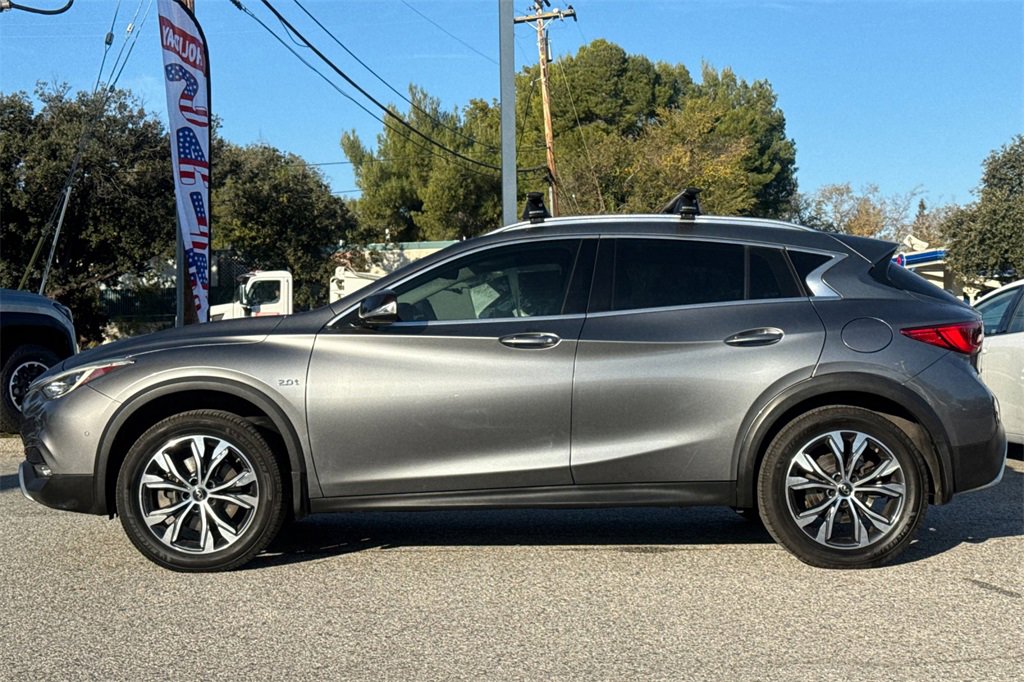 Used 2017 INFINITI QX30 Premium w/ Navigation Package image 6