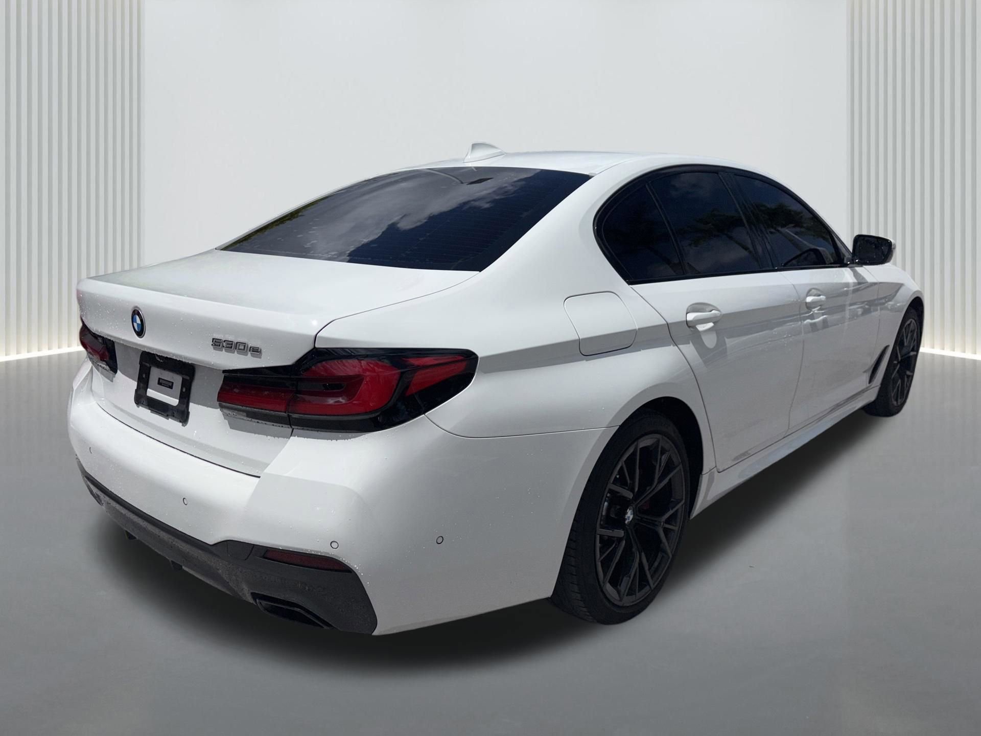 Used 2021 BMW 530e w/ M Sport Package RWD image 4
