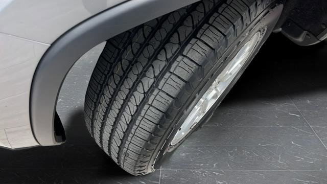 Used 2019 Jeep Grand Cherokee Laredo image 33