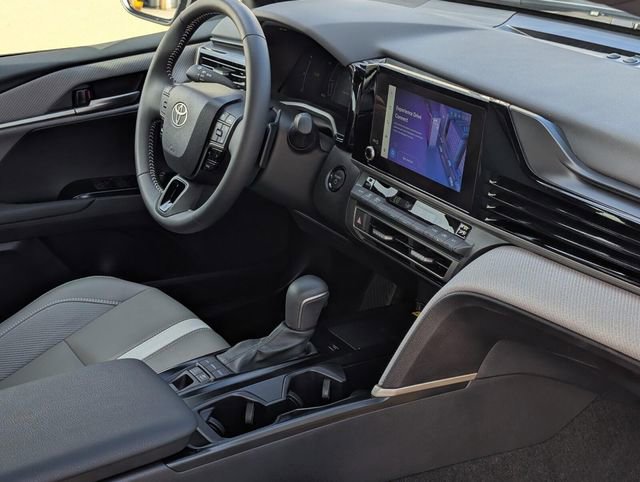 Used 2025 Toyota Camry SE image 11