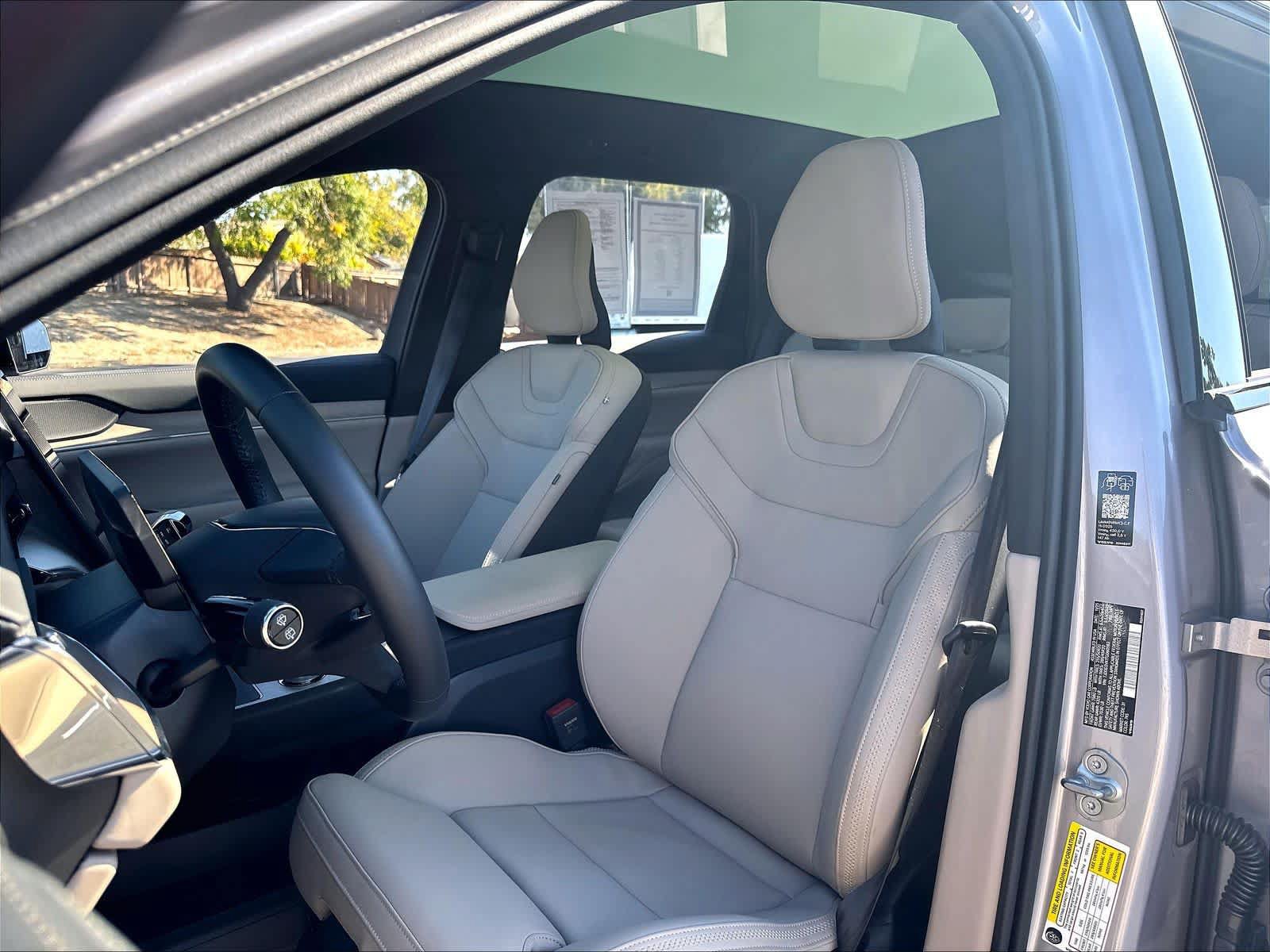 Used 2026 Volvo EX90 Plus RWD image 29