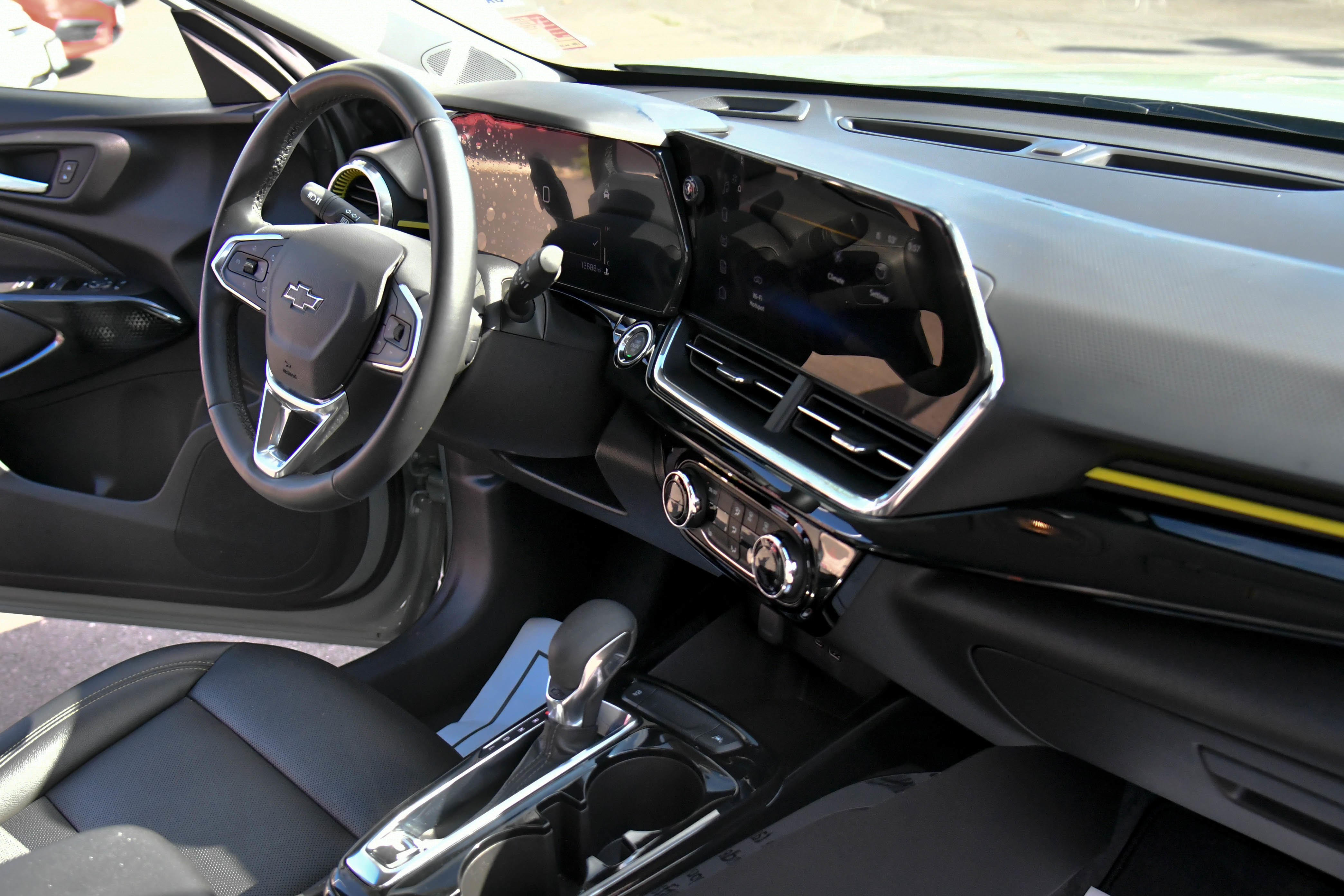 Used 2025 Chevrolet Trax ACTIV w/ Driver Confidence Package image 42