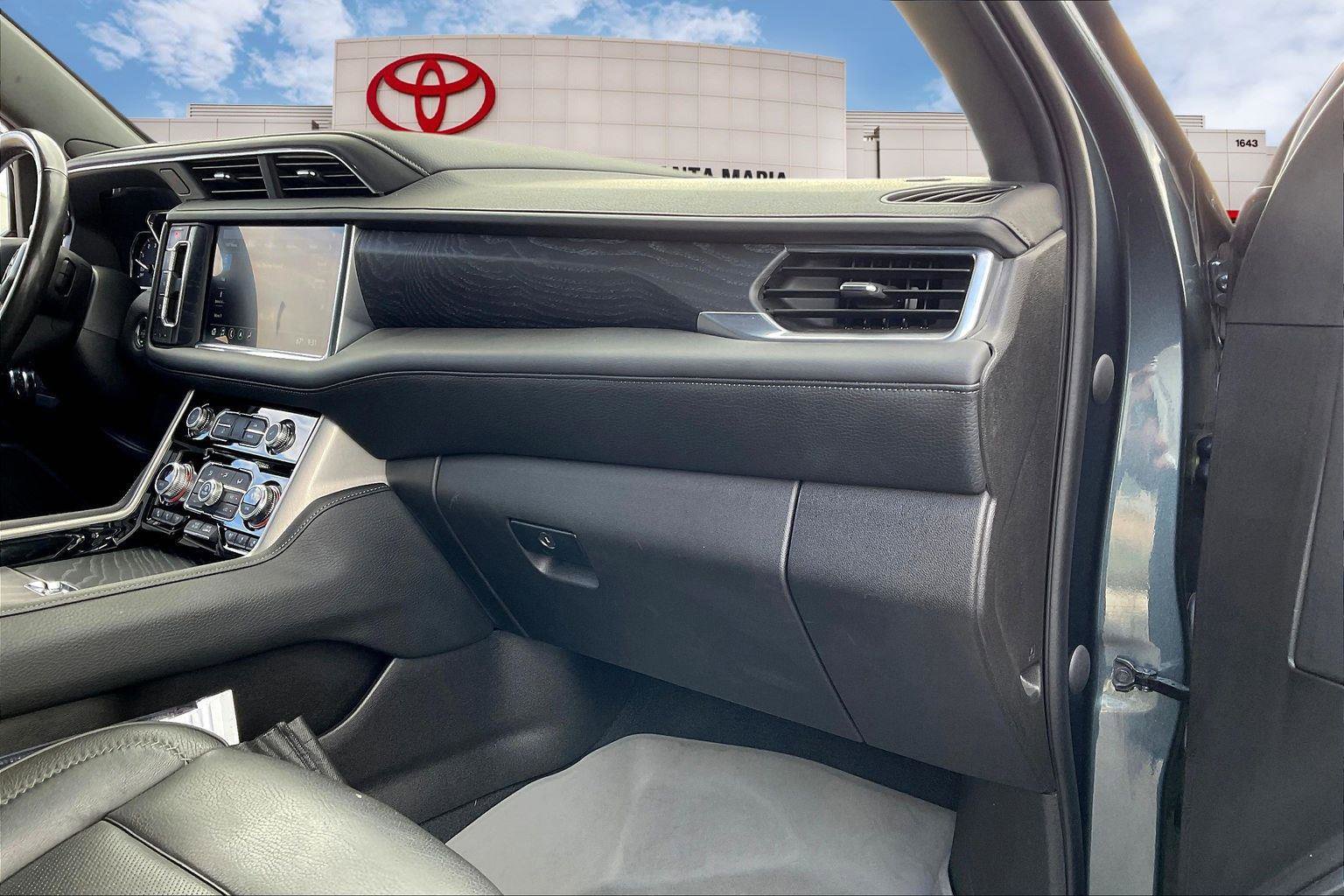 Used 2021 GMC Yukon Denali w/ Advanced Technology Package image 16