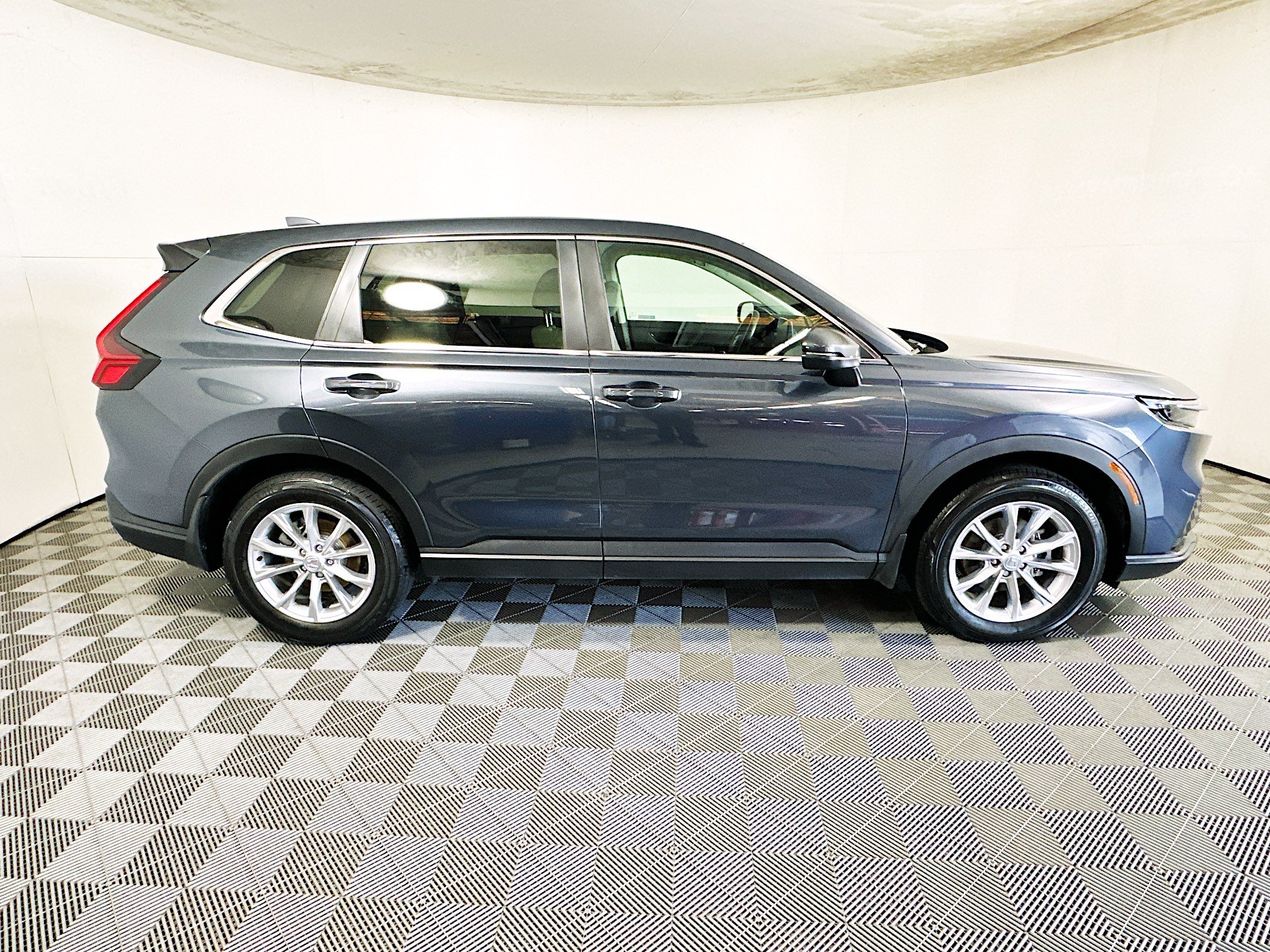 Used 2024 Honda CR-V EX-L image 2