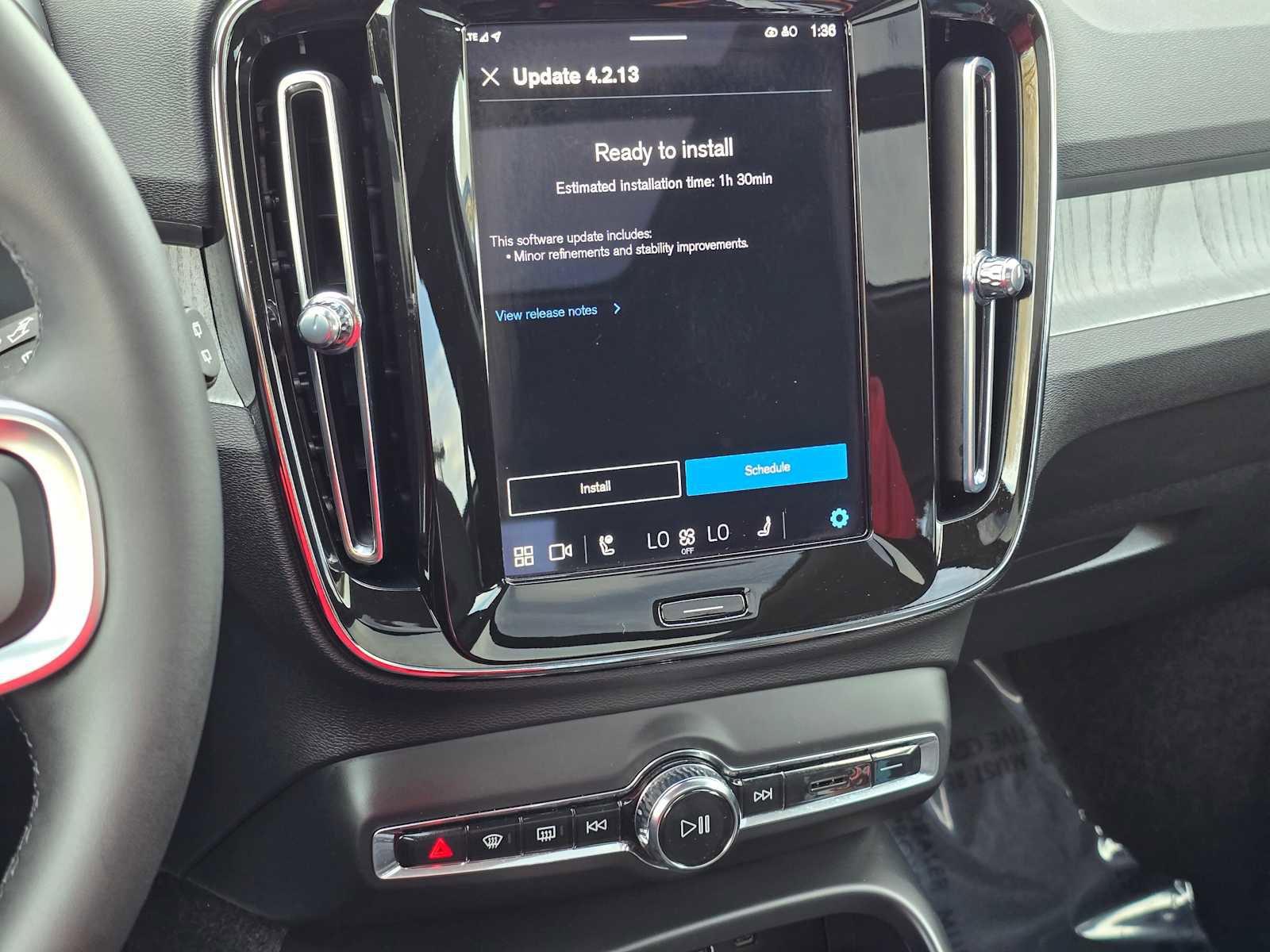 Certified 2025 Volvo XC40 B5 Plus image 26