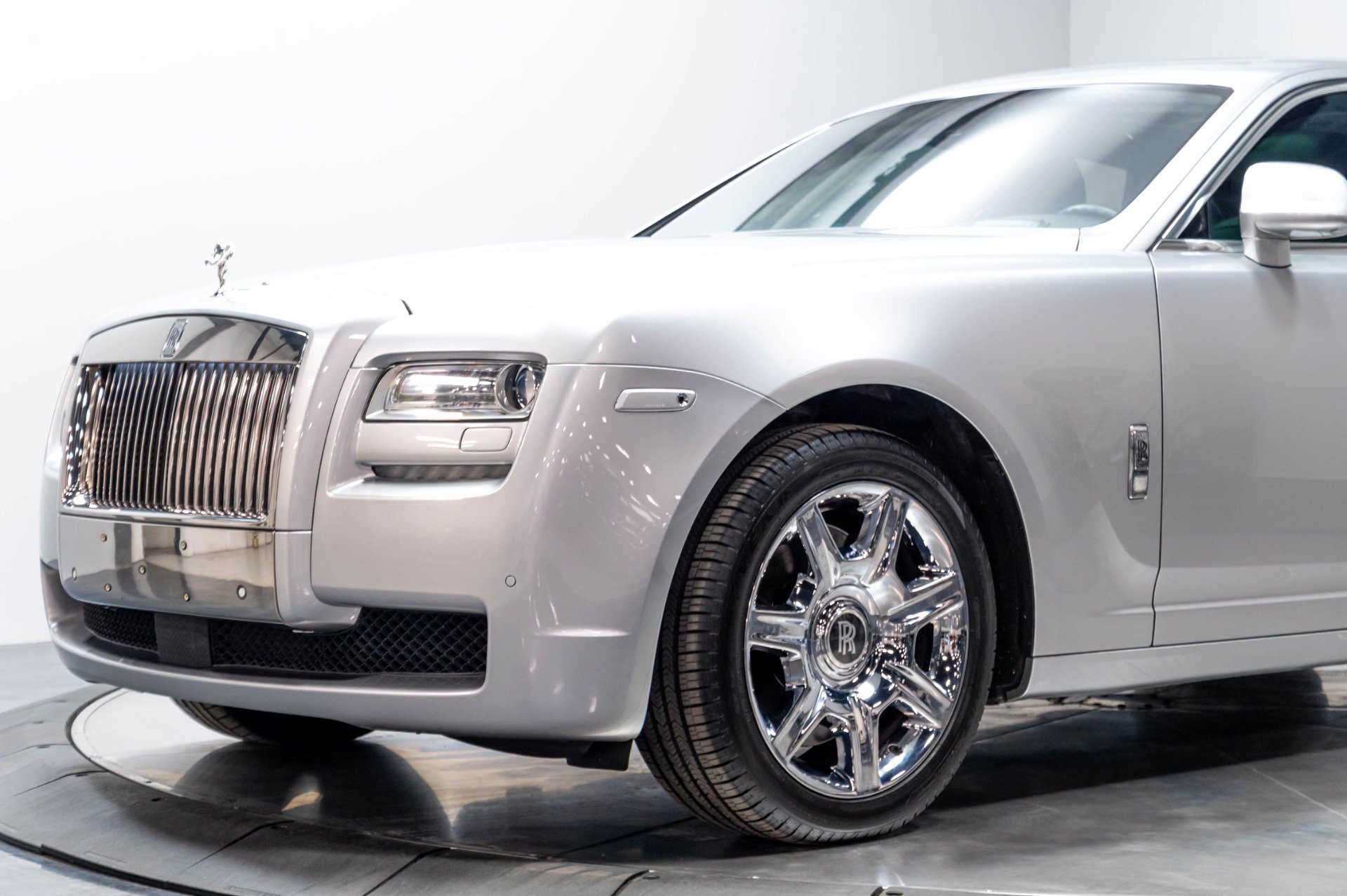 Used 2012 Rolls-Royce Ghost RWD image 5