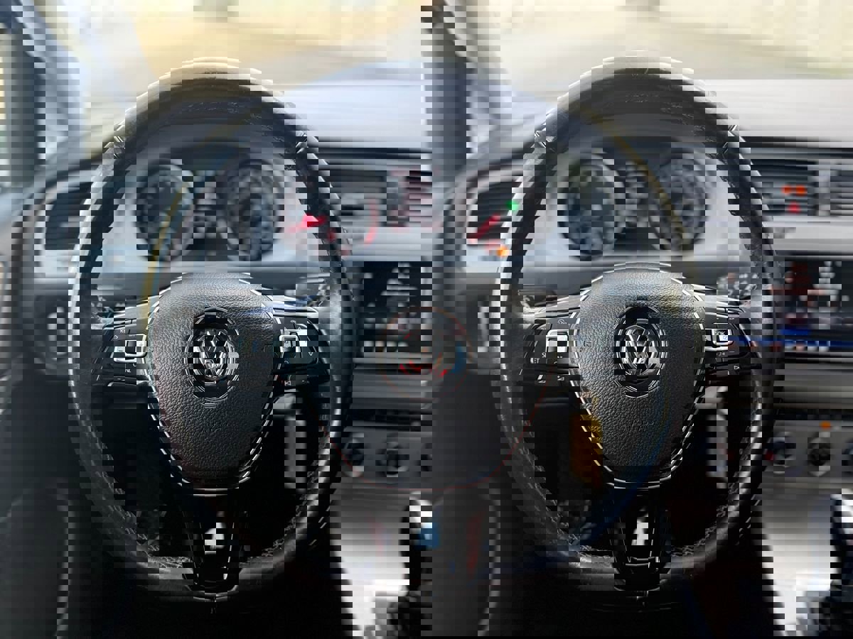 Used 2017 Volkswagen Golf S image 18