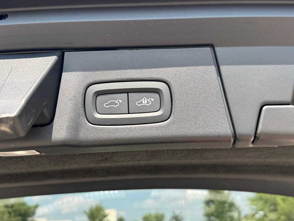 Used 2025 Volvo V90 B6 Cross Country Ultra AWD/4WD image 6
