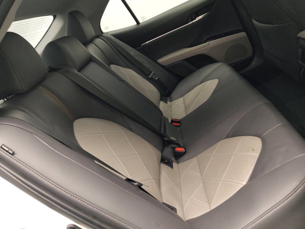 Used 2018 Toyota Camry XLE FWD image 19