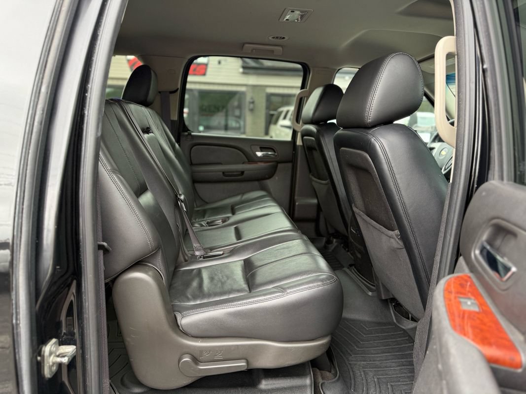 Used 2011 Chevrolet Suburban 2500 LS AWD/4WD image 12