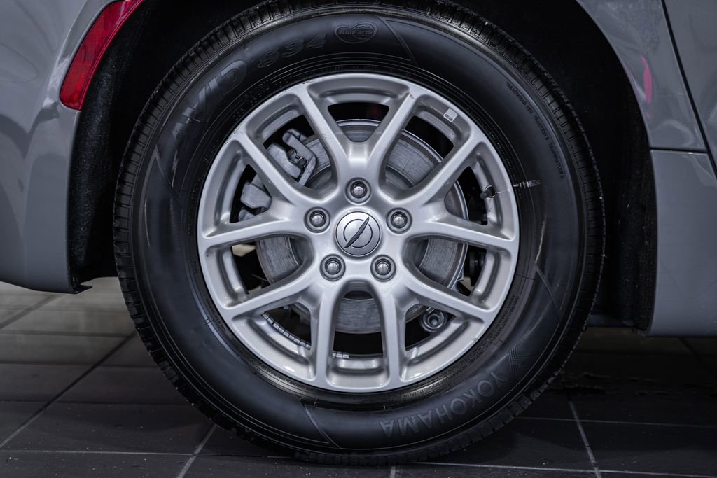 Used 2025 Chrysler Pacifica Select image 21