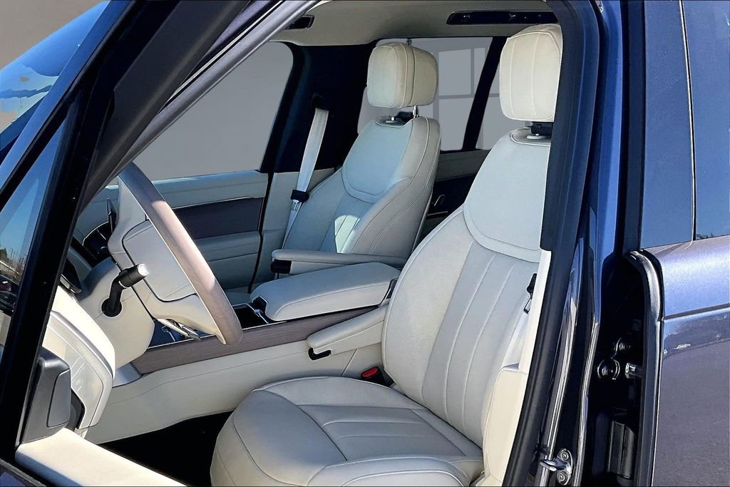 New 2026 Land Rover Range Rover SE image 9