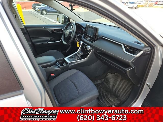 Used 2019 Toyota RAV4 LE image 27
