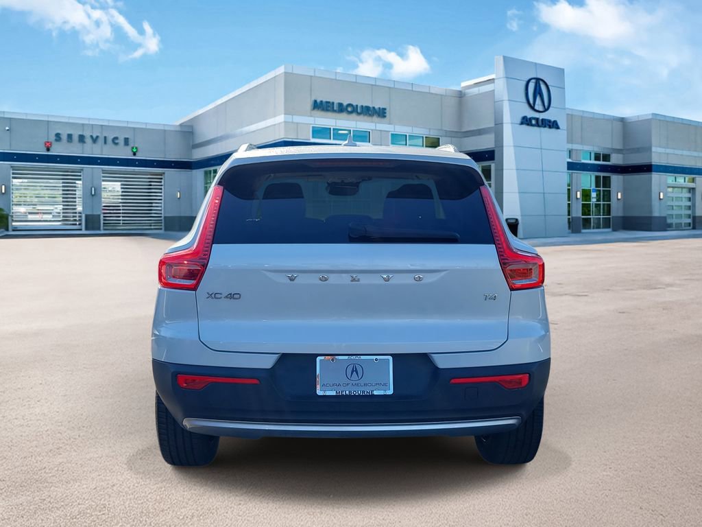 Used 2022 Volvo XC40 T4 Inscription w/ Protection Package image 5