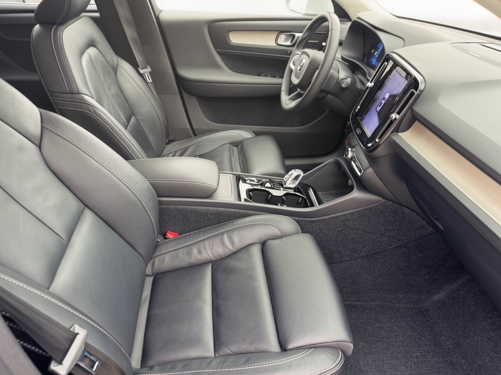 Used 2023 Volvo XC40 B5 Ultimate w/ Protection Package Premier AWD/4WD image 30